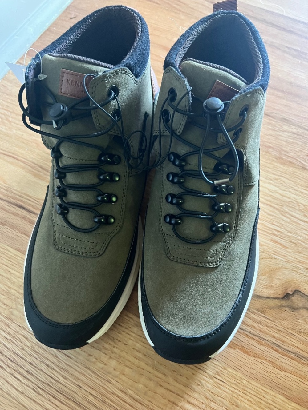 Kenneth Cole "LifeLight" Men’s Bungee High-Top Hiker Sneakers/Boots (Size US 10)